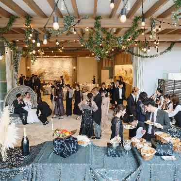 テラスと会場がひとつづき!行き来しながら自由に楽しんで♪