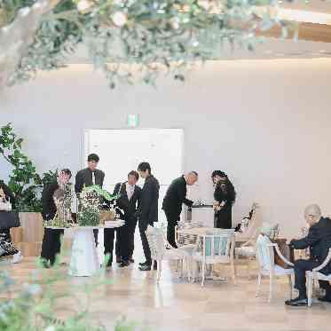 それぞれのパーティー会場にゆとりある専用ホワイエが◎待ち時間も快適です