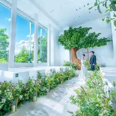 ガーデンテラス東山 自然光降り注ぐ純白チャペル