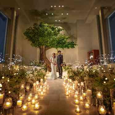 ガーデンテラス東山 より幻想的な雰囲気になるナイトウェディングもおすすめ