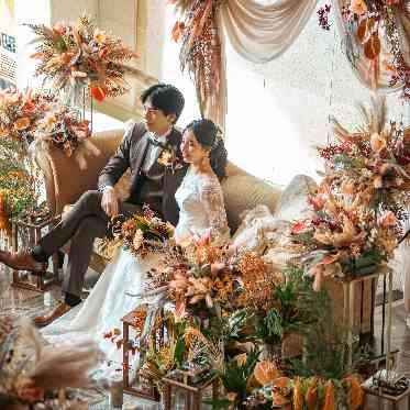 ガーデンテラス東山 どんなコーディネートにも合う披露宴会場なのでおふたりのお好きなお色味に染めて