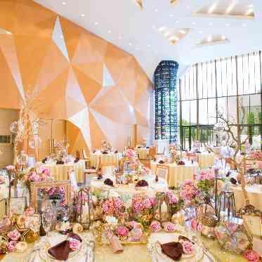 ガーデンテラス東山 大人カワイイコーディネートも合う披露宴会場!