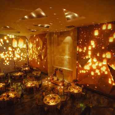 ガーデンテラス東山 壁三面を使用したプロジェクションマッピングで迫力の演出を