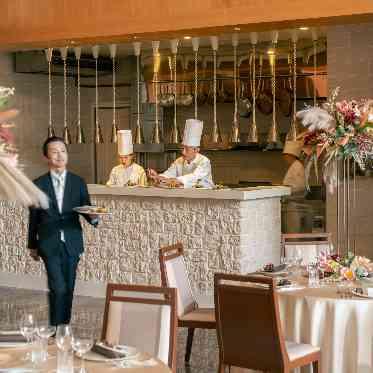 ガーデンテラス東山 オープンキッチンから届くお料理は温度感まで大切にします