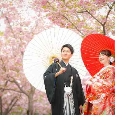 ガーデンテラス東山 桜に包まれたおふたりはとても素敵な1枚に