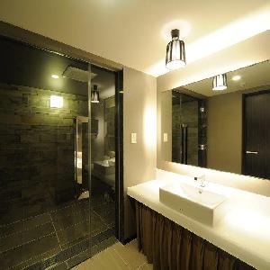 ガーデンテラス東山 ブライズルーム内には、お手洗いやシャワールームがございます。