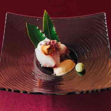 ガーデンテラス東山 本鮪とハマチの重ね造り キャビアと雲丹を乗せて