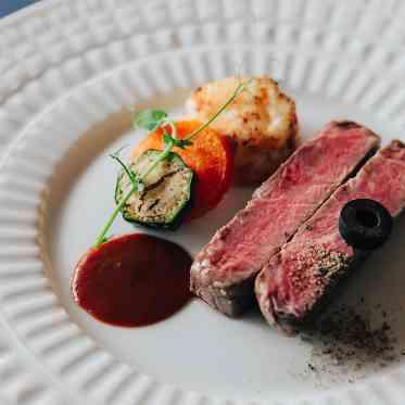 ガーデンテラス東山 特選牛フィレ肉のポワレ 旬野菜のロンド ソースボルトレーズ