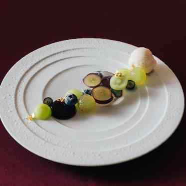 ガーデンテラス東山 白ワインとフルーツジュレ 季節のフルーツ吹き寄せ仕立て バニラアイスクリーム