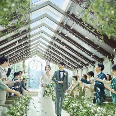 伊勢山ヒルズ 光×緑の感動挙式が叶う