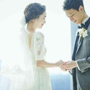 伊勢山ヒルズ 自然光がドレス姿を映えさせる