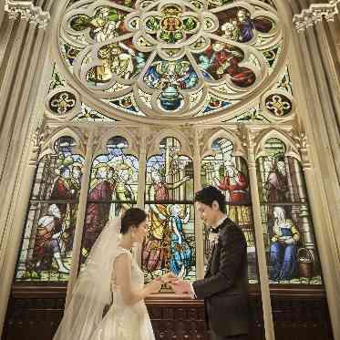 伊勢山ヒルズ 圧巻のステンドグラスで感動胸式を