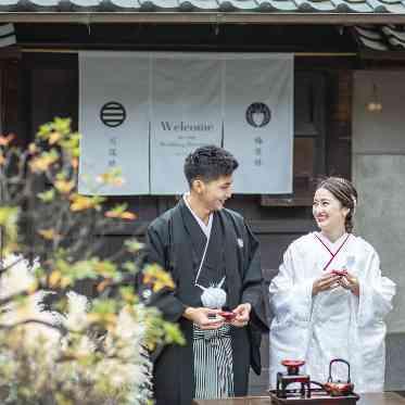 空の下で行う和人前式