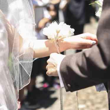 新婦へはリストブーケのプレゼント