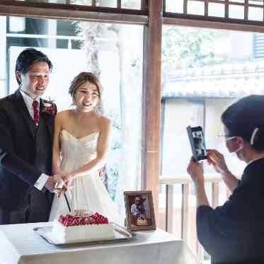 テラスでのケーキカット