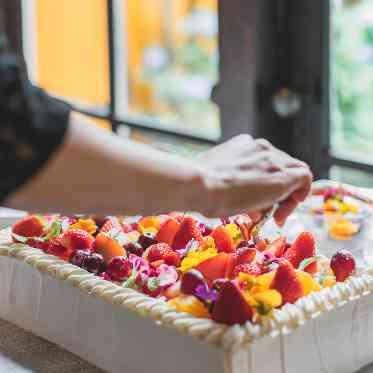 みんなで創るウエディングケーキ