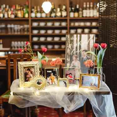 旧春田邸 デュボネ 待合におふたりのお写真