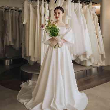 人気のパフスリーブドレス