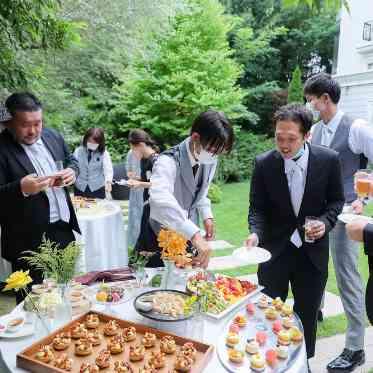 THE SEASON'S(ザ・シーズンズ)/テイクアンドギヴ・ニーズウェディング ガーデンでのデザートタイムでアットホームに