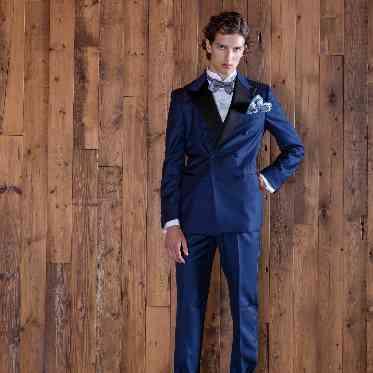 タキシードも多く取り揃えております