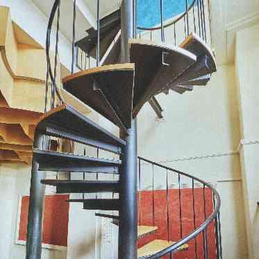 ヴォヤージュ ドゥ ルミエール 京都七条迎賓館 当時のままのらせん階段