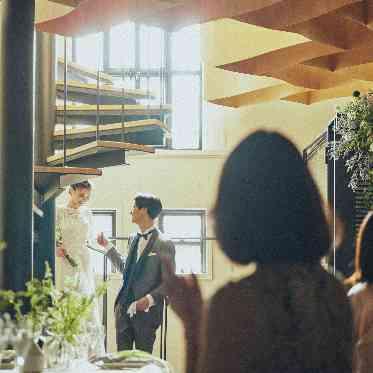 ヴォヤージュ ドゥ ルミエール 京都七条迎賓館 ゲストの拍手が鳴りやまないロマンチックな入場シーン