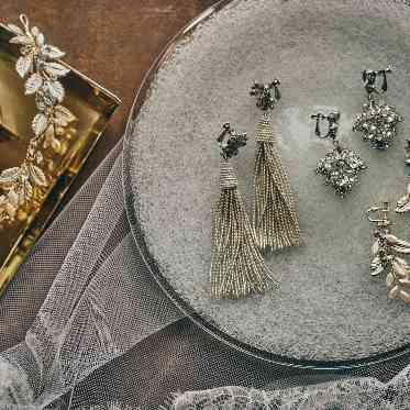 ヴォヤージュ ドゥ ルミエール 京都七条迎賓館 アクセサリーのひとつひとつにも、こだわりが感じられるウエディング