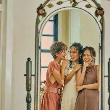 ヴォヤージュ ドゥ ルミエール 京都七条迎賓館 ブライズメイドにお部屋に遊びにきてもらうことも可能