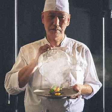 ヴォヤージュ ドゥ ルミエール 京都七条迎賓館 料理パフォーマンス