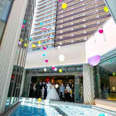 ALCAZAR AVVIO(アルカーサル・アヴィオ) ドロップ&フライはプール付きの会場ならではの人気演出