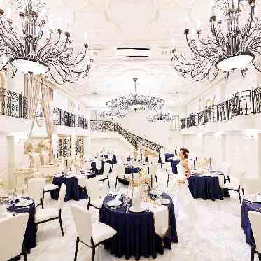 Casa d’ Angela (カサ・デ・アンジェラ) ブラックシャンデリア煌めく上質なパーティー会場