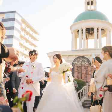 Casa d’ Angela (カサ・デ・アンジェラ) フラワーシャワーでゲストからの盛大な祝福を