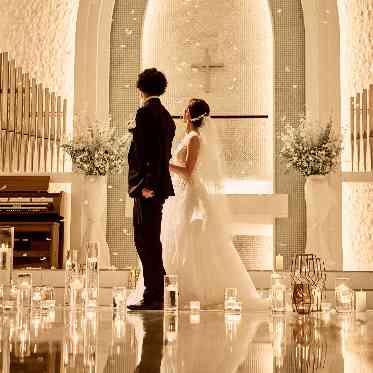 キャンドル×フェザーシャワーの幻想的な空間