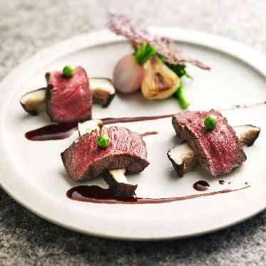 ゲストの記憶に深い余韻を刻む至極の料理