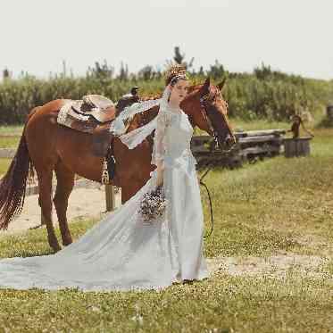 王道ドレスからインポートドレス、「PRONOVIAS」などのブランドドレスも豊富