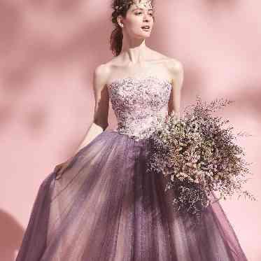 王道ドレスからインポートドレス、「PRONOVIAS」などのブランドドレスも豊富