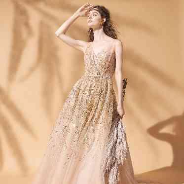 王道ドレスからインポートドレス、「PRONOVIAS」などのブランドドレスも豊富