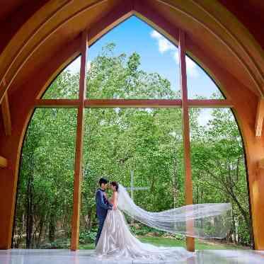 ララシャンス 博多の森 大きな窓の奥には緑が広がる