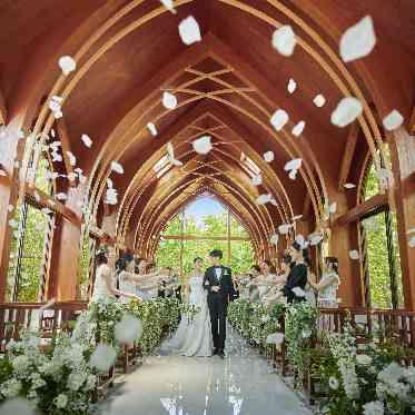 ララシャンス 博多の森 挙式後はフラワーシャワー