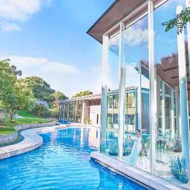 ララシャンス 博多の森 水辺に囲まれたチャペル