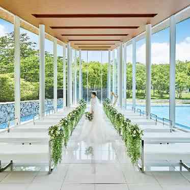 ララシャンス 博多の森 水辺に浮かぶチャペル