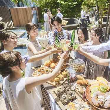 ララシャンス 博多の森 テラスでゲストと共に乾杯