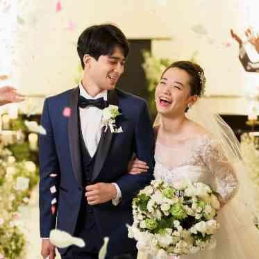 アンフェリシオン ゲストからフラワーシャワーの祝福