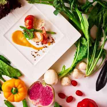 アンフェリシオン 素材の味を活かしつつ色鮮やかなお料理をご堪能ください