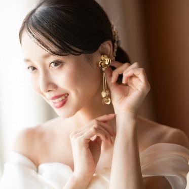 オーベルジュ・ド・リル ナゴヤ こだわりのドレスやアクセサリーが映える洗練された空間。