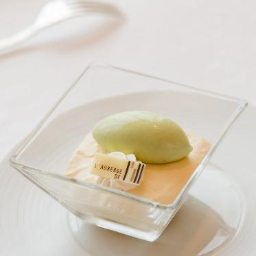 オーベルジュ・ド・リル ナゴヤ フランス本店でも愛されている黄桃とピスタチオのデザート