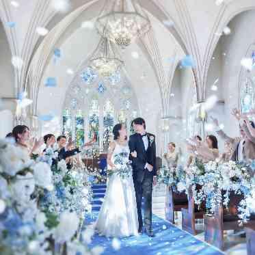 アニヴェルセル 白壁 ロイヤルブルーのチャペル