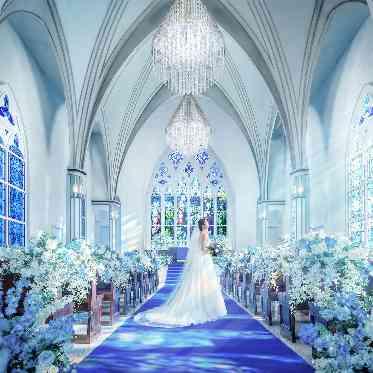 アニヴェルセル 白壁 ステンドグラス輝く大聖堂チャペル