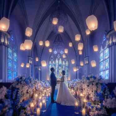 アニヴェルセル 白壁 幻想的なランタン演出