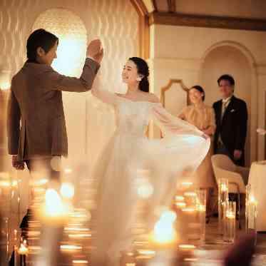 アニヴェルセル 白壁 幻想的な大人気演出